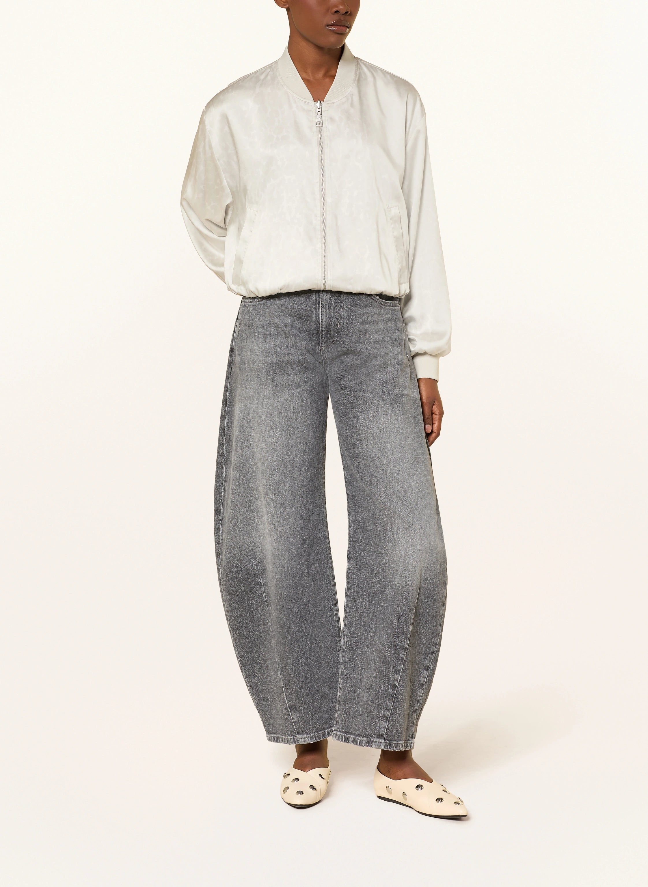 05_ the O shape pnts grey