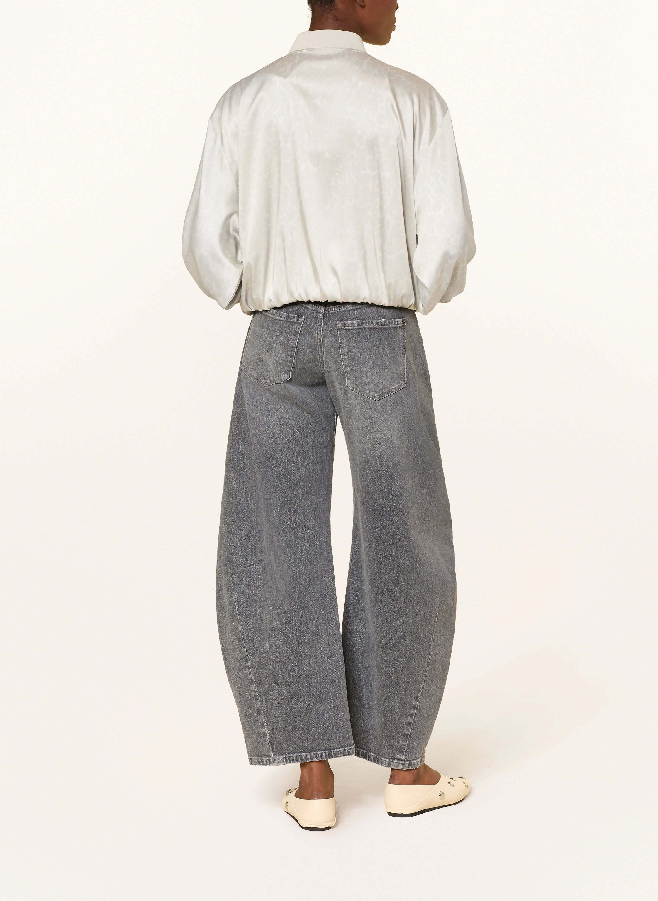 05_ the O shape pnts grey