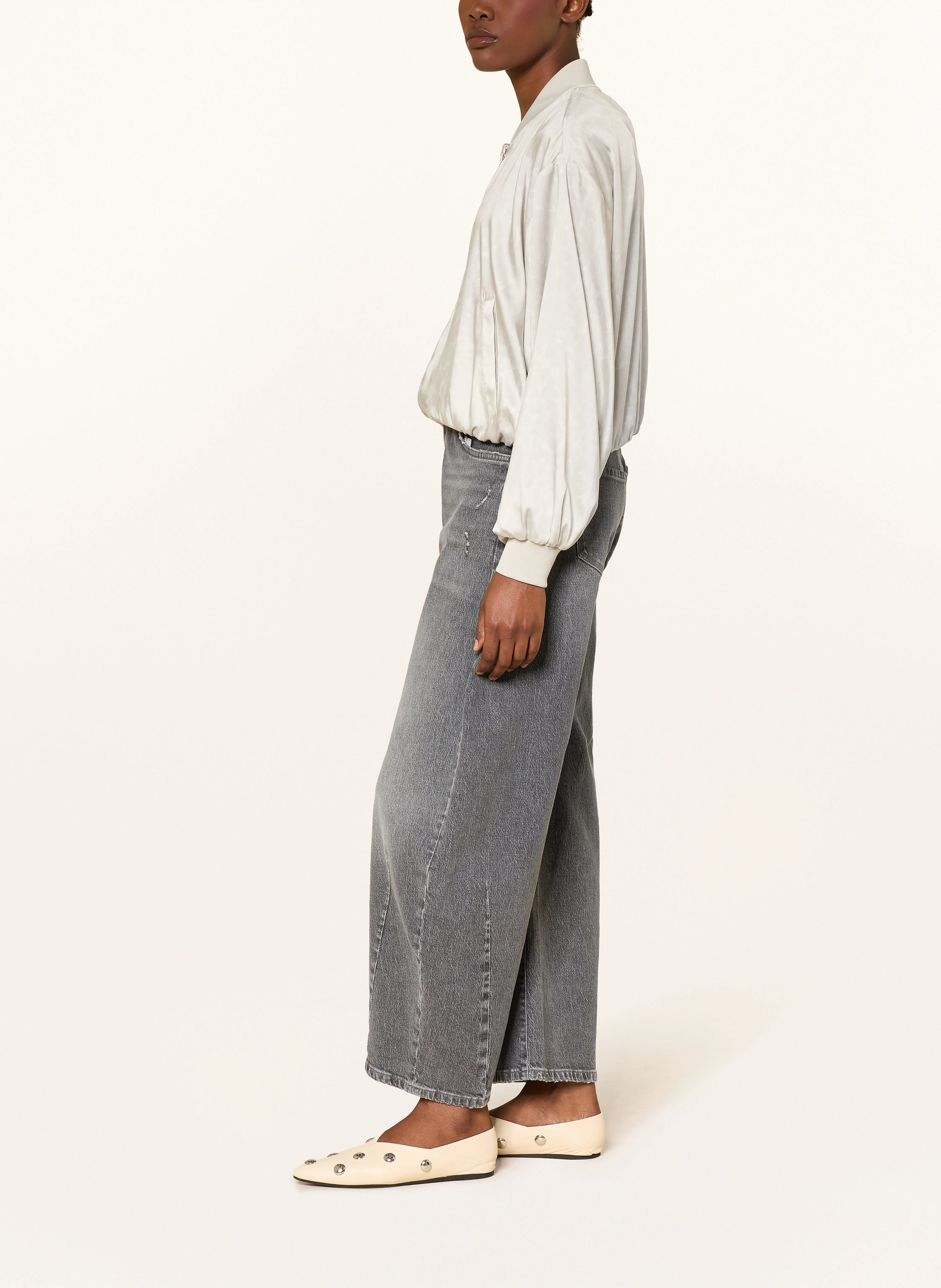 05_ the O shape pnts grey