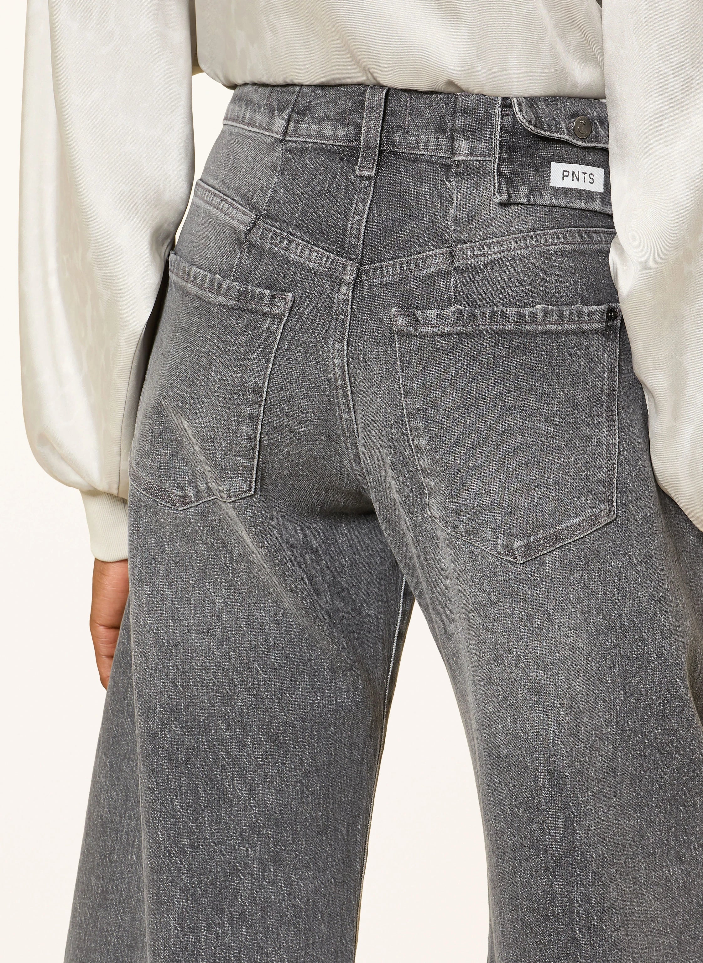05_ the O shape pnts grey