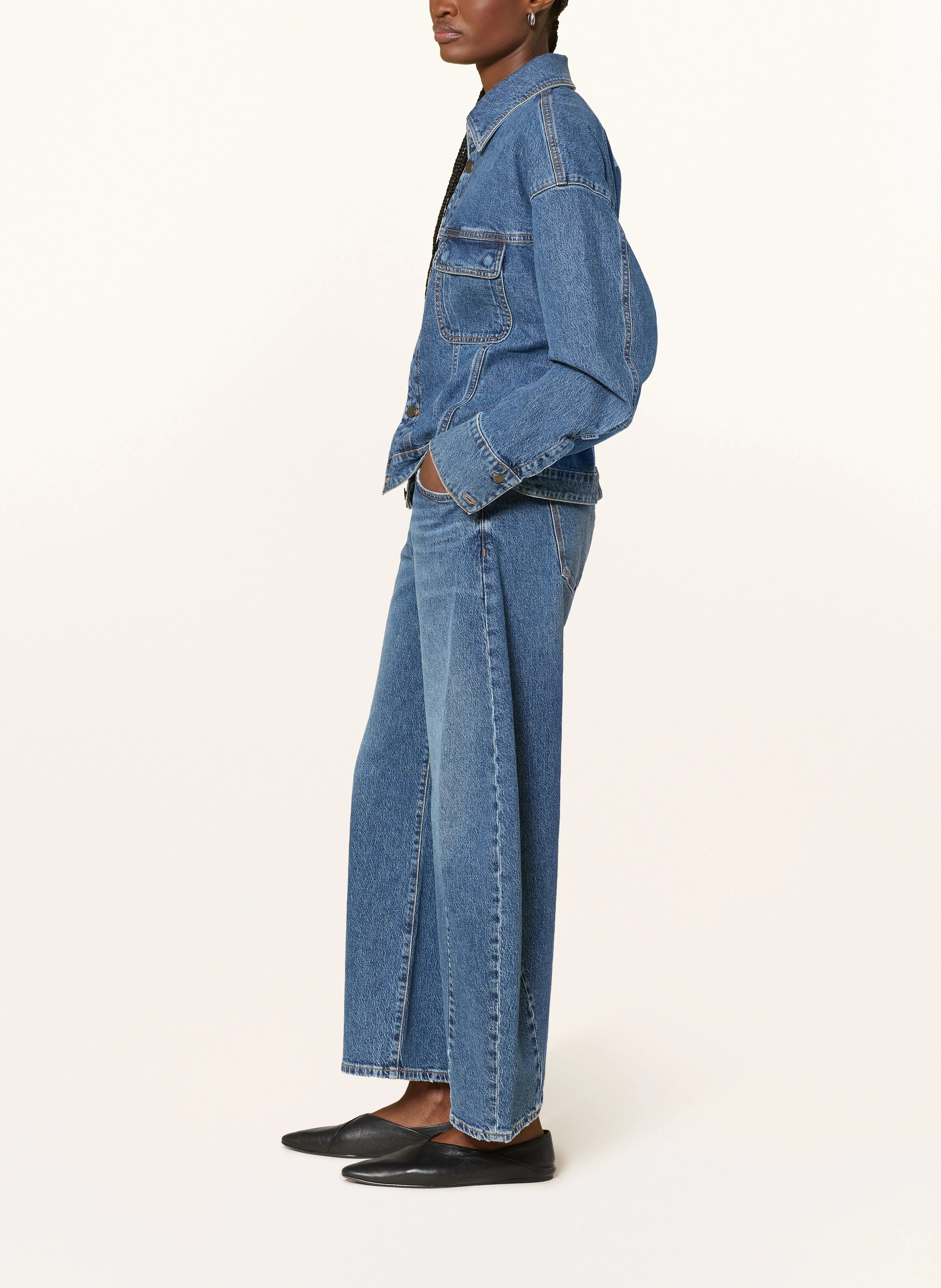 05_ the O shape pnts blue