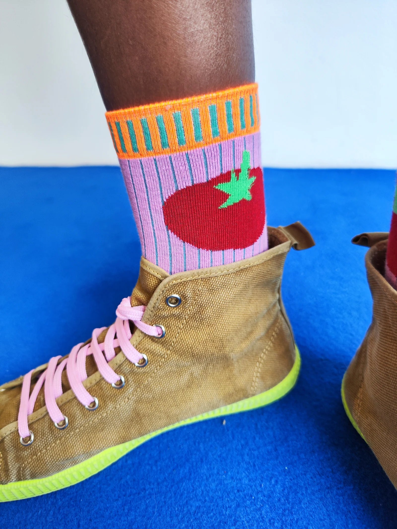 pink pomo socks