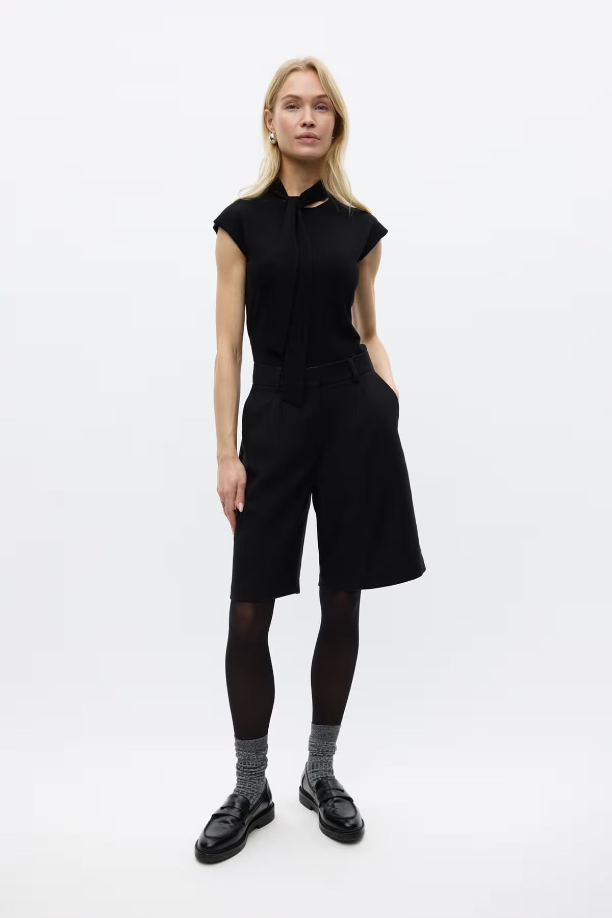 Endore shorts black