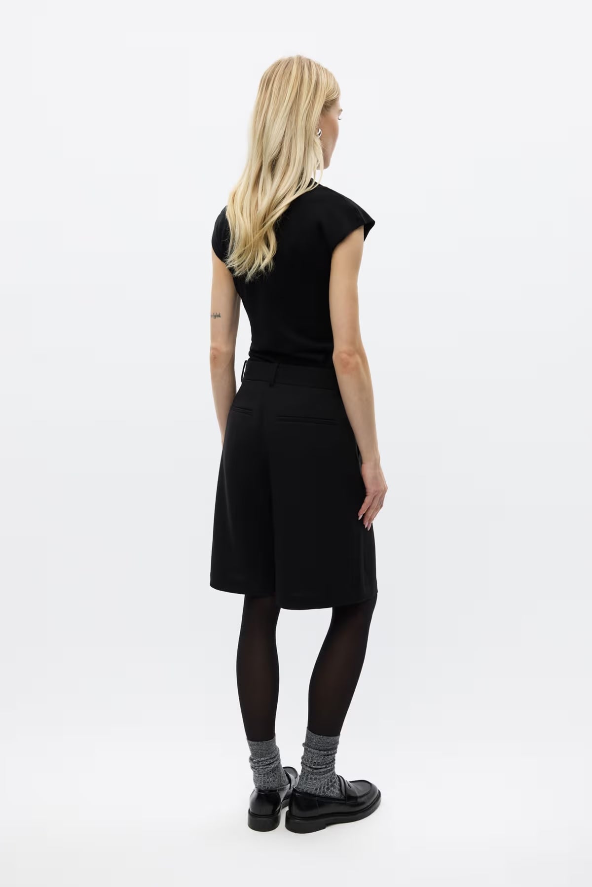 Endore shorts black