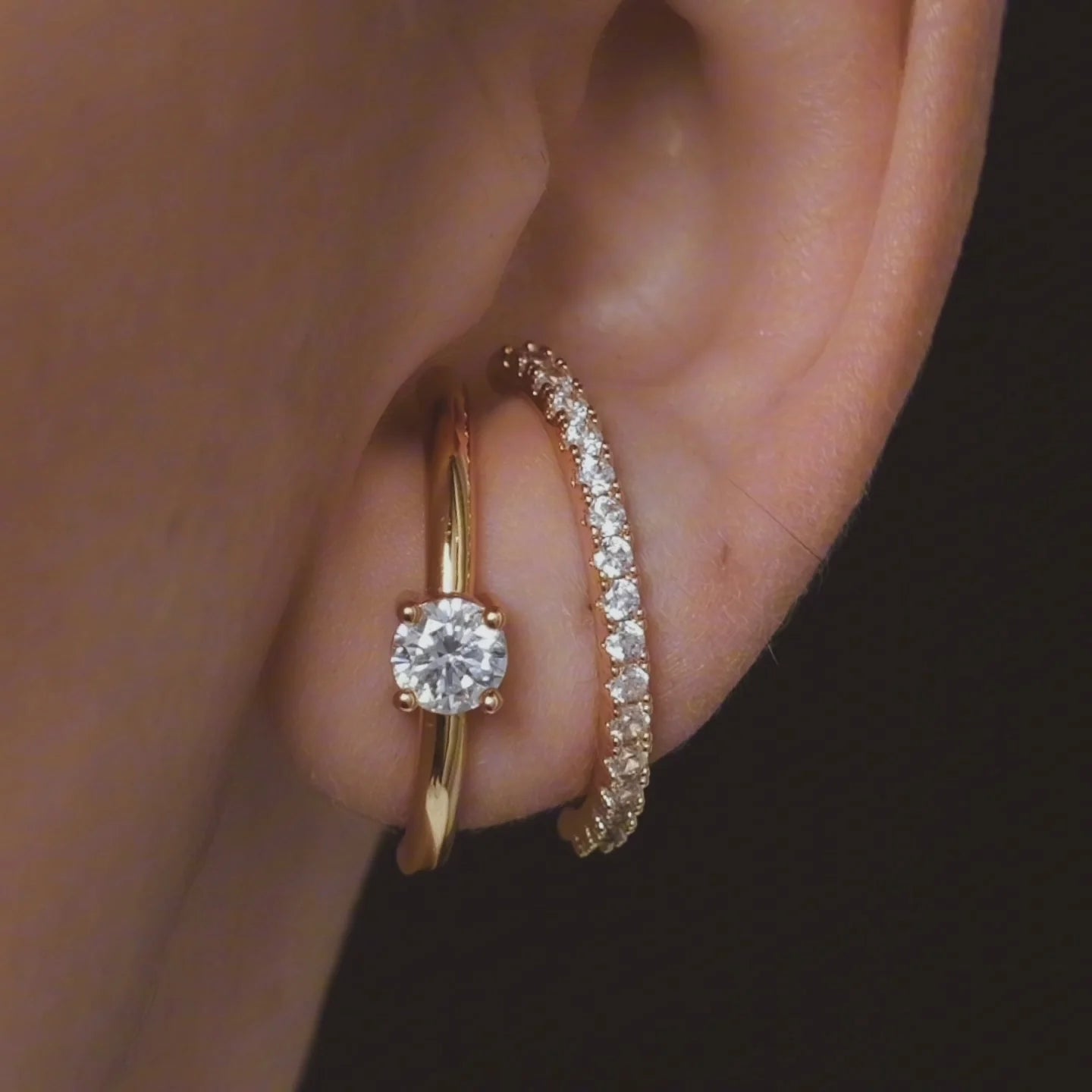 Solitaire Hug Earstud Gold