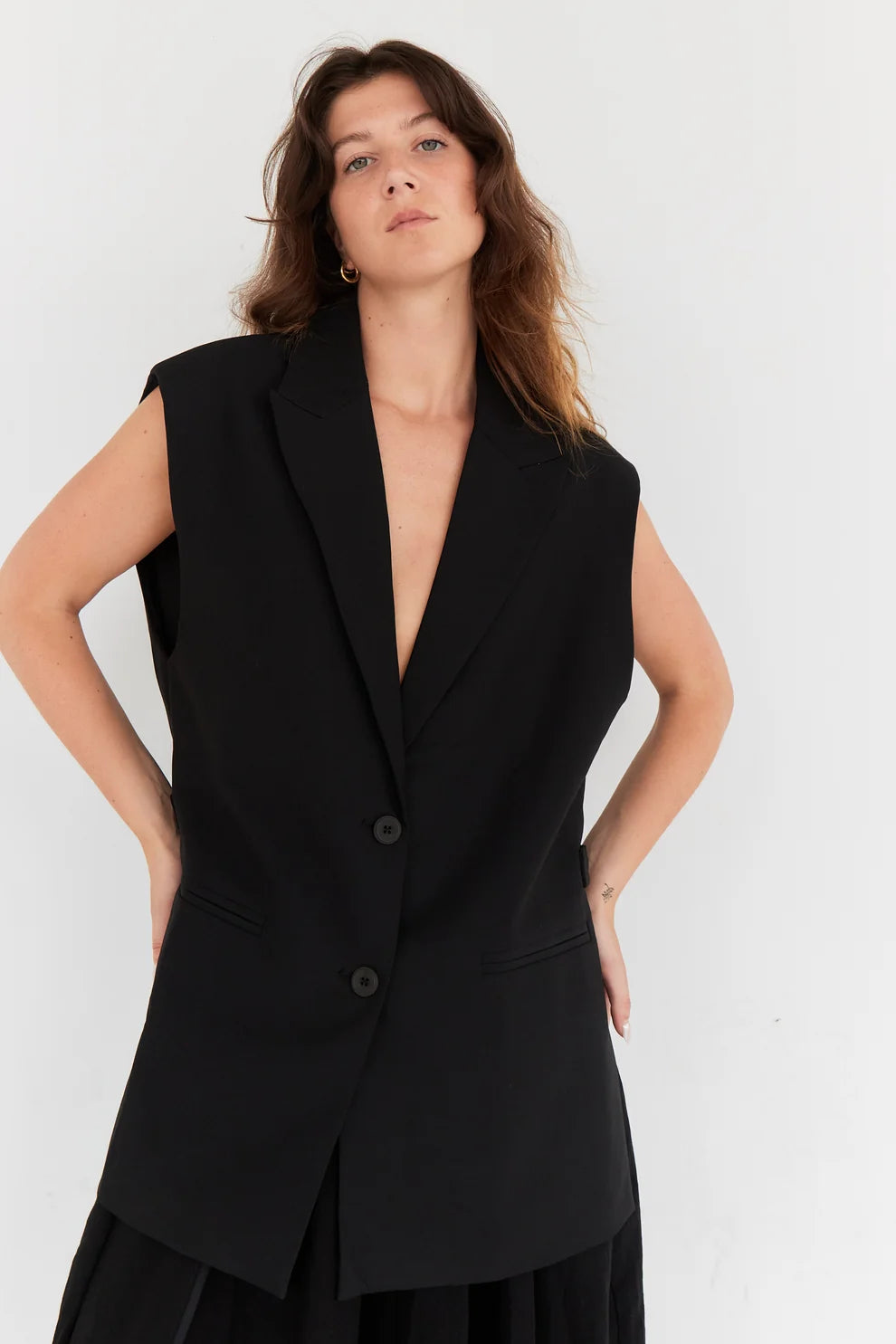 Nea sleeveless jacket black