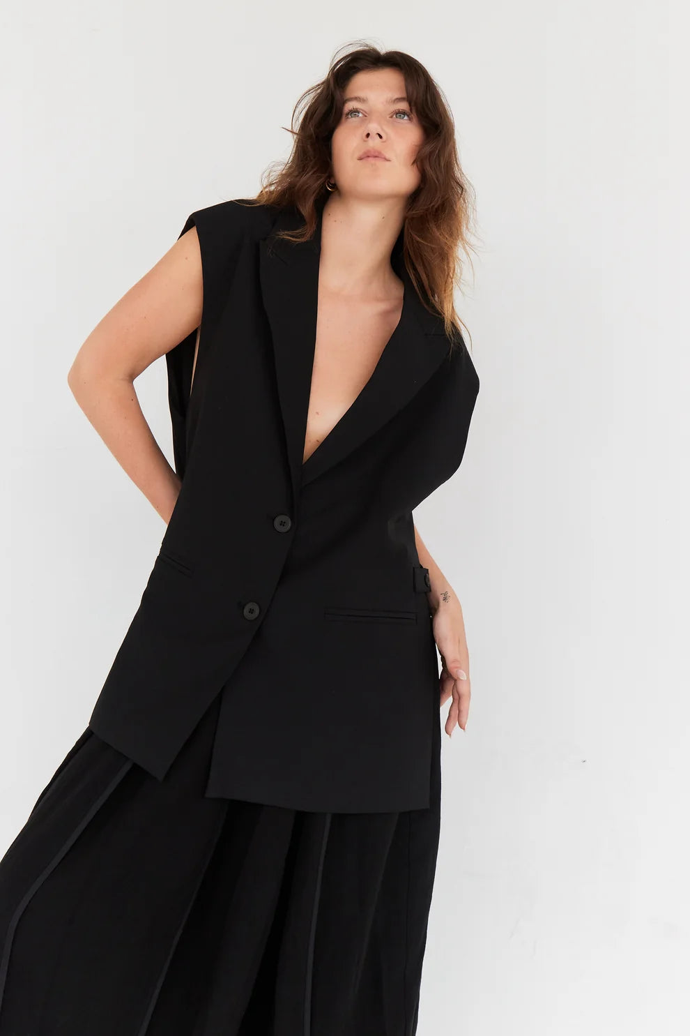 Nea sleeveless jacket black
