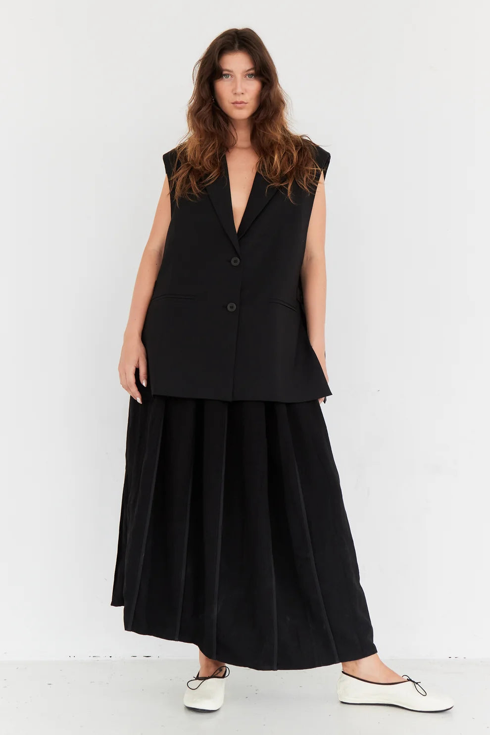 Nea sleeveless jacket black