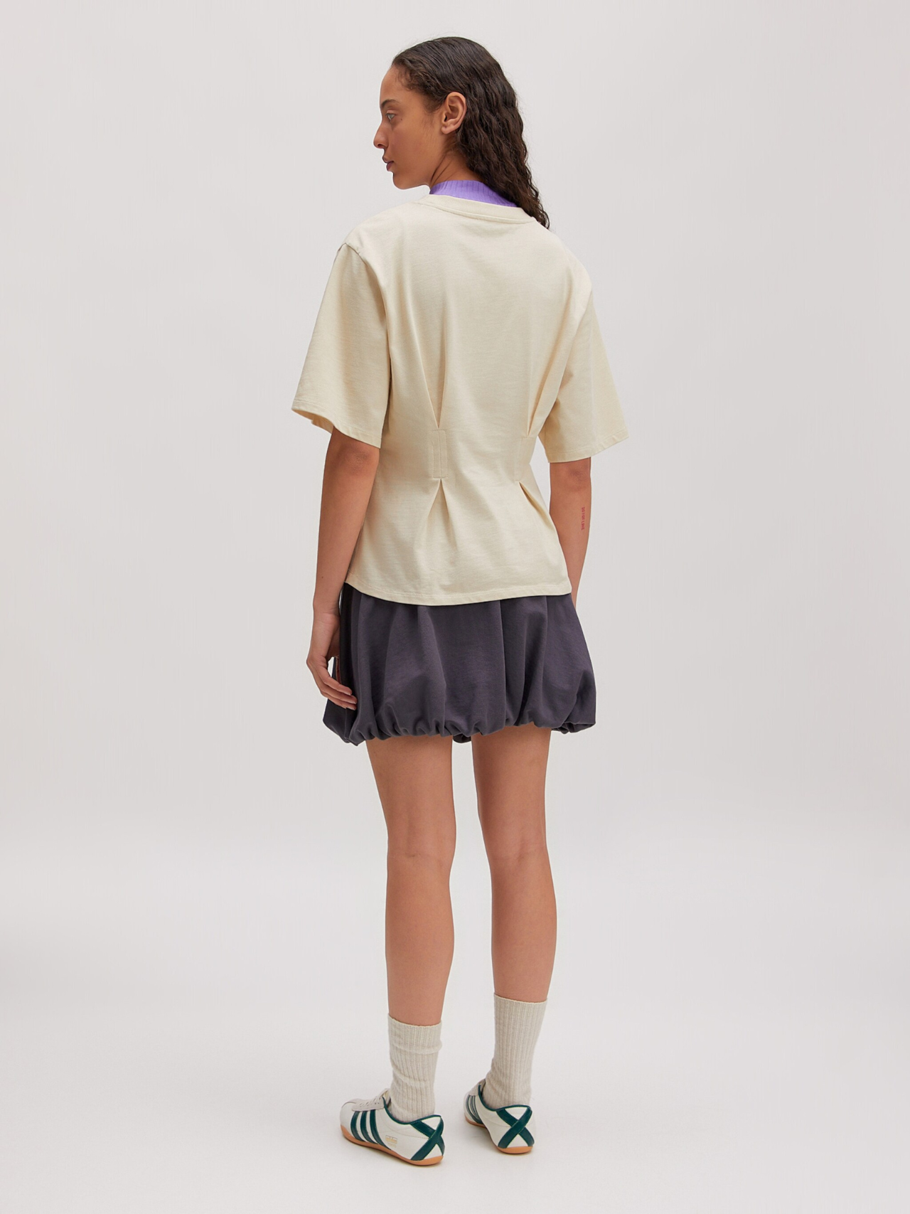 Marah t-shirt almond milk