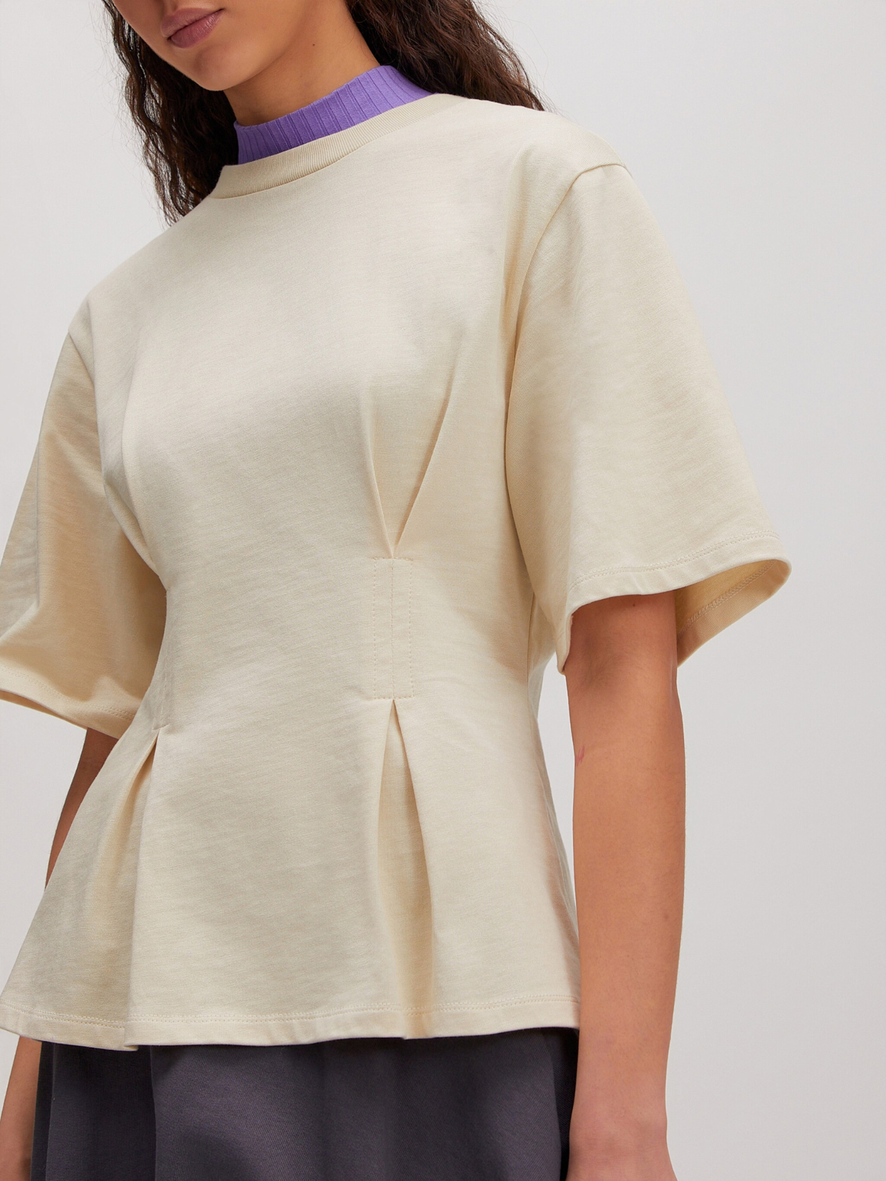 Marah t-shirt almond milk