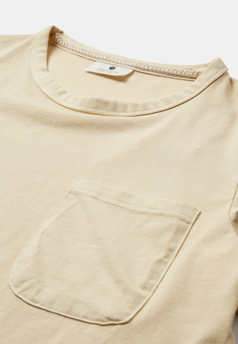 Akkikki pocket ss tee tofu
