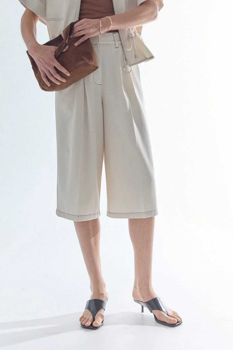 Terry cc pleat bermuda bisquit