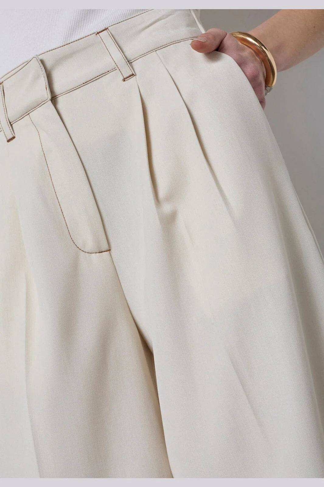 Terry cc pleat bermuda bisquit