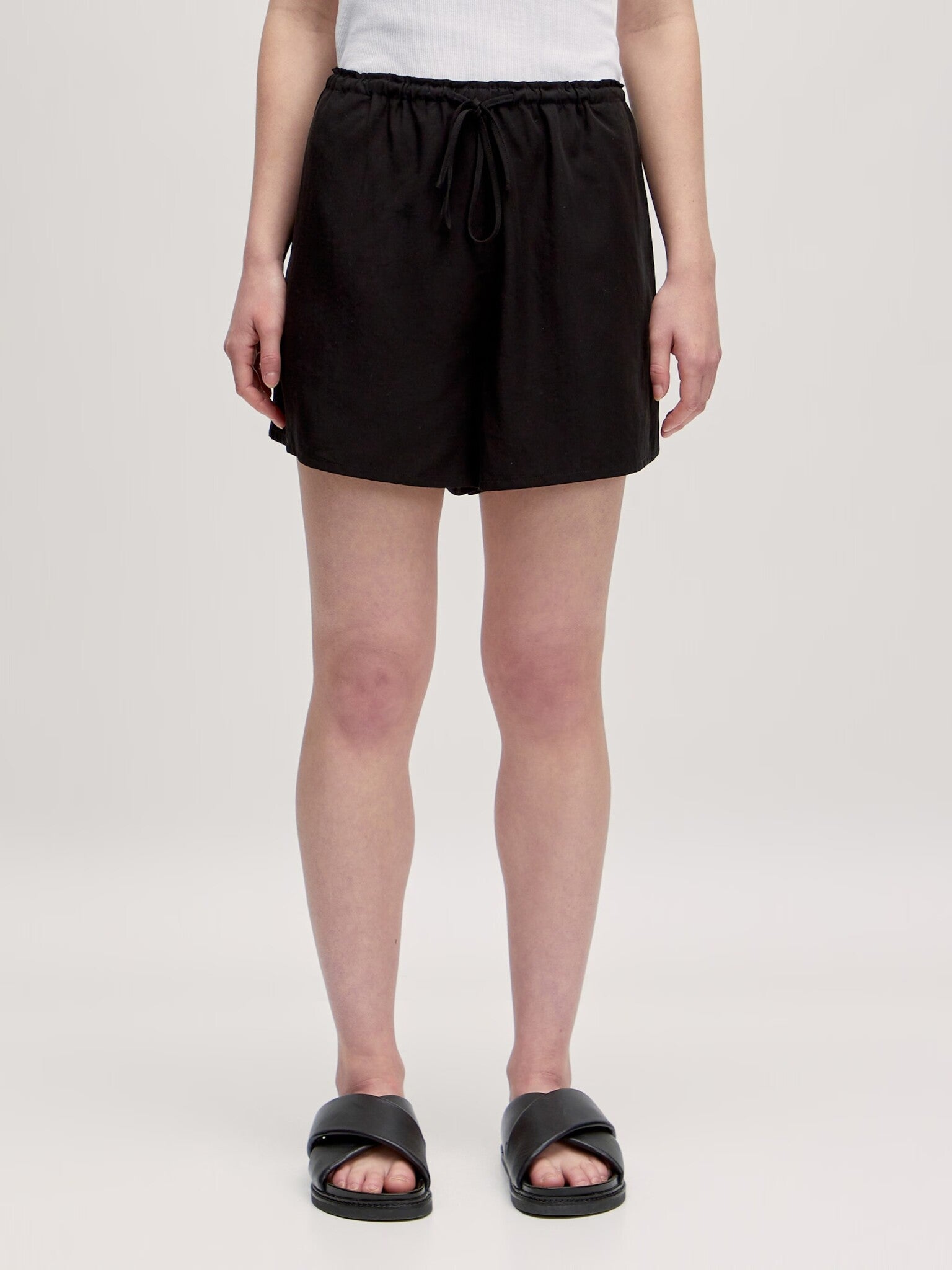 Arven Shorts Black
